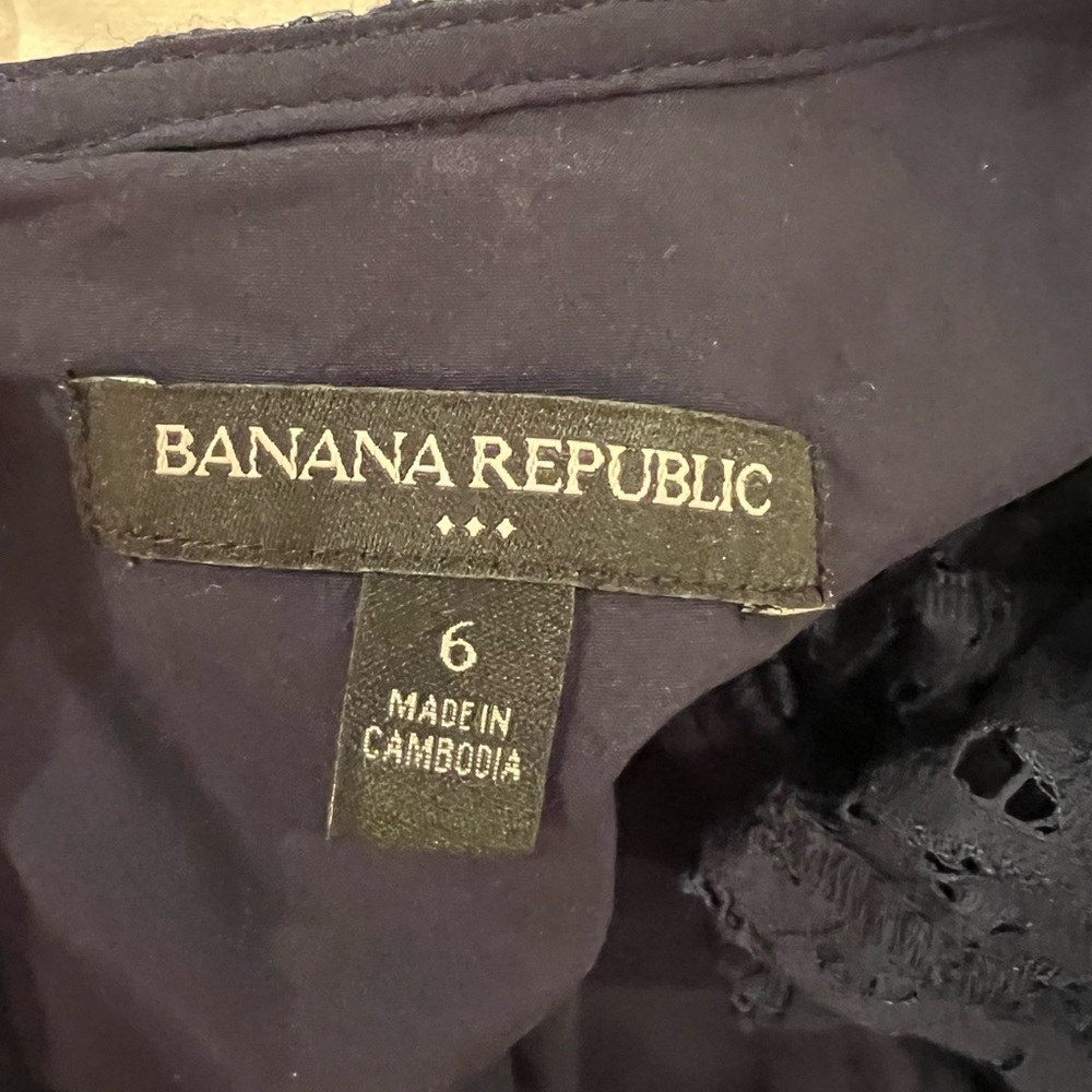 Banana Republic Navy Lace Sheath Dress | Size 6 | Zipper Back | Like New - Picture 13 of 13